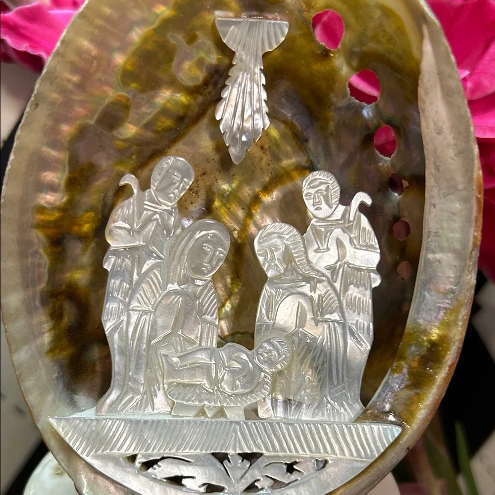 Mother-of-Pearl Nativity Scene Shell – Hand-Carved Sacred Elegance| Abalone - Picture 10 of 16